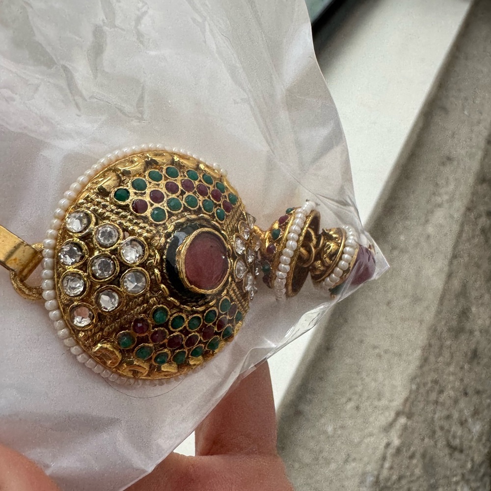 Gold Skirt Accessory - Picture 3 of 3